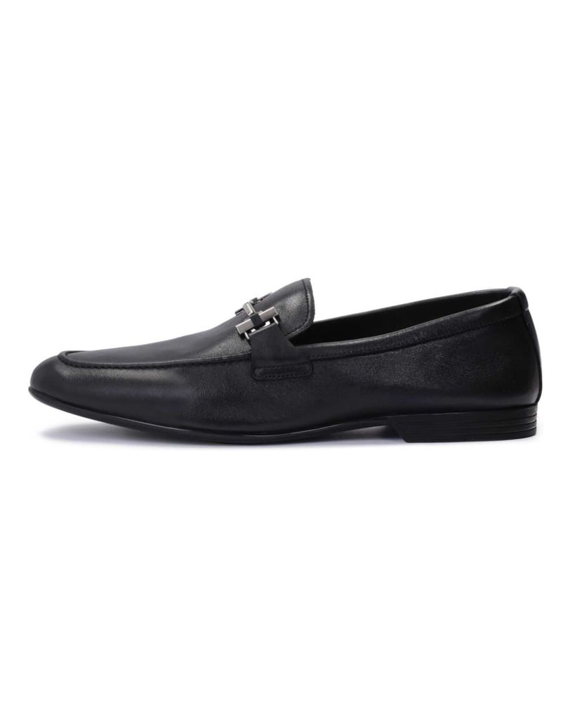 Kazar-Schwarze-Herren-Slipper-aus-Leder-mit-Metallverzierung-schwarz