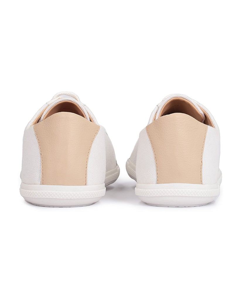 Kazar-Weiße-Textil-Sneakers-für-Damen-mit-beig