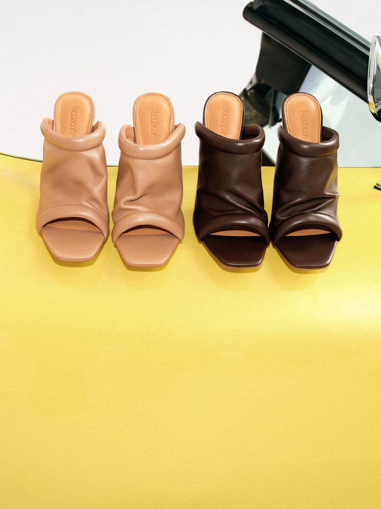 Kazar-Dunkelbraune-Pantoletten-mit-breitem,-ge