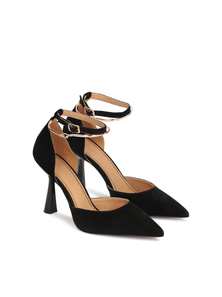 Kazar-Schwarze-Wildlederpumps-mit-einem-Armban