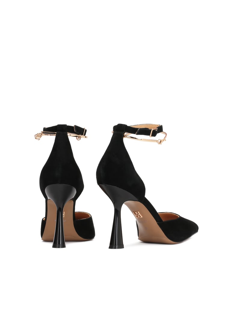 Kazar-Schwarze-Wildlederpumps-mit-einem-Armban