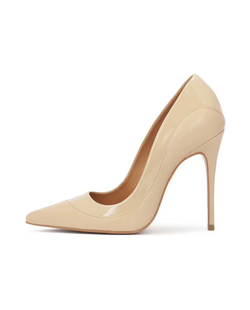 Kazar-Beigefarbene-Pumps-mit-schlankem-Stilettoabsatz-und-Lackledereinsatz-beige