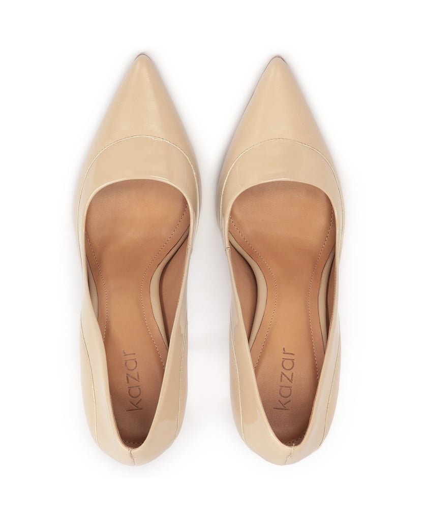 Kazar-Beigefarbene-Pumps-mit-schlankem-Stilettoabsatz-und-Lackledereinsatz-beige