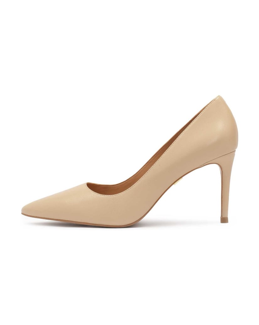 Kazar-Klassische-beigefarbene-Pumps-auf-einem-mittelhohen-Stilettoabsatz-beige