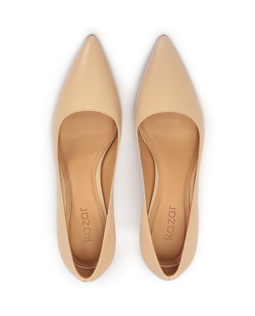 Kazar-Klassische-beigefarbene-Pumps-auf-einem-mittelhohen-Stilettoabsatz-beige