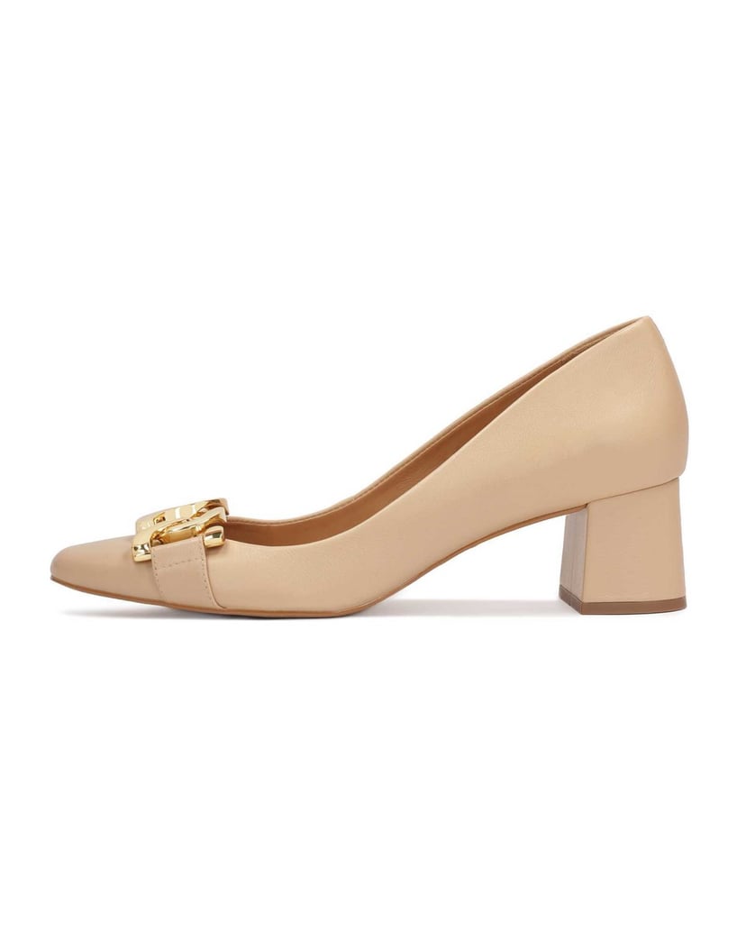 Kazar-Niedrige-Pumps-mit-Metallverzierung-beige
