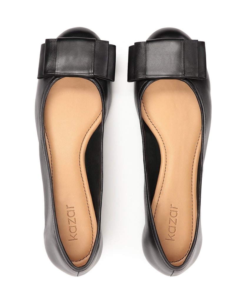 Kazar-Klassische-Ballerinas-aus-Vollnarbenleder,-verziert-mit-einer-Schleife-schwarz