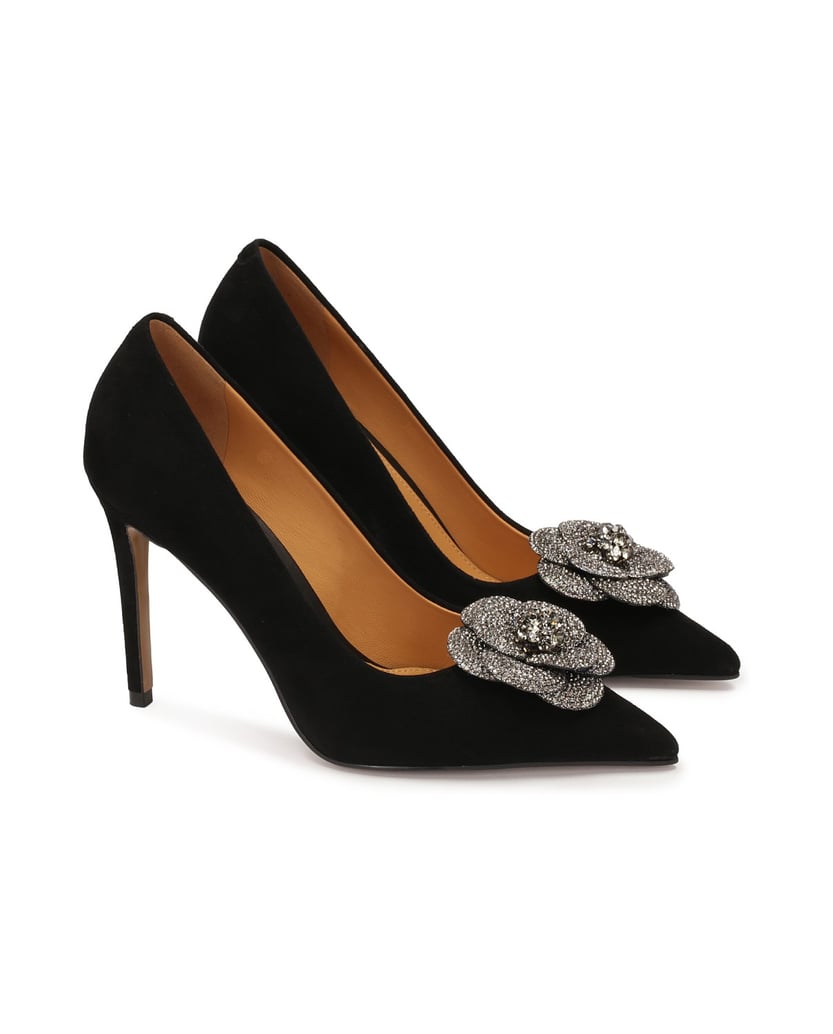 Kazar-Schwarze-Wildlederpumps-mit-glänzender-Blume-schwarz