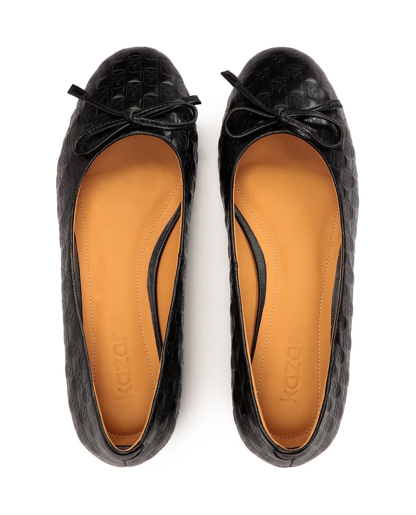 Kazar-Schwarze-Ballerinas-mit-geprägtem-Monogramm-KAZAR-schwarz