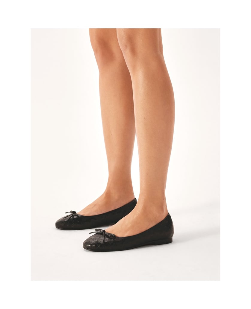 Kazar-Schwarze-Ballerinas-mit-geprägtem-Monogramm-KAZAR-schwarz