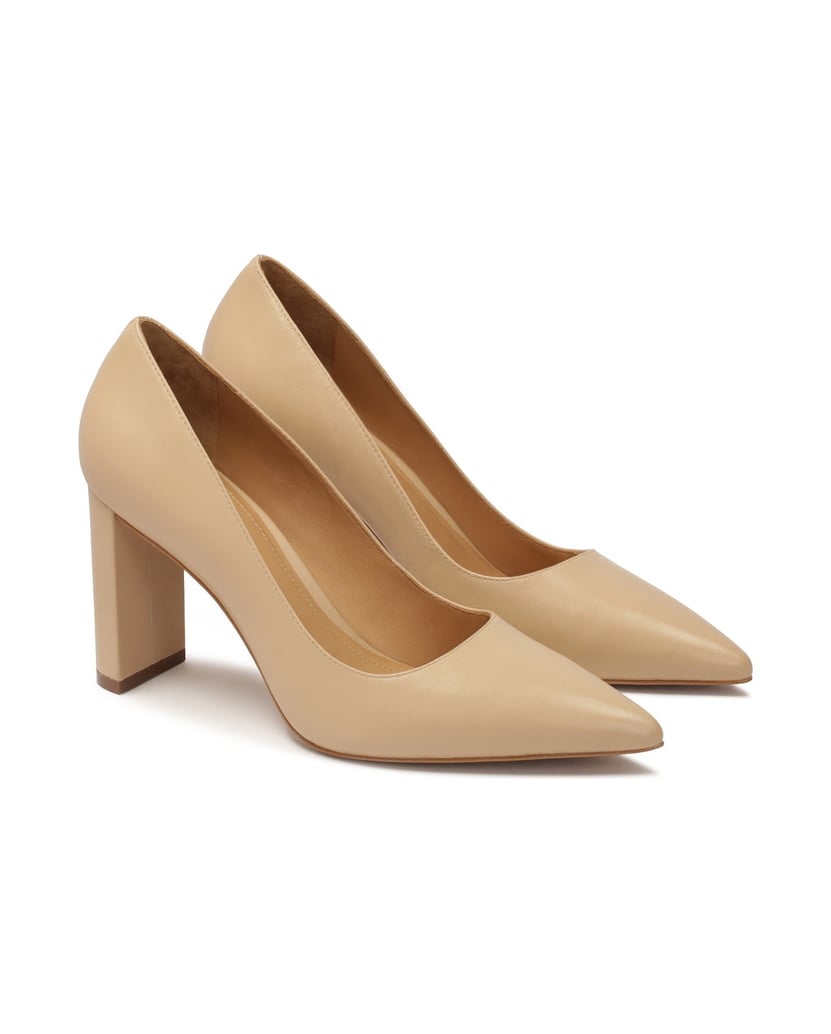 Kazar-Beigefarbene-Pumps-auf-einem-schmalen-Pf-beige