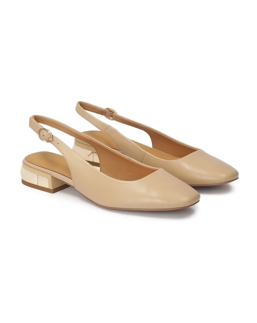Kazar-Beigefarbene-Ballerinas-mit-Metallverzierung-an-der-Ferse-beige