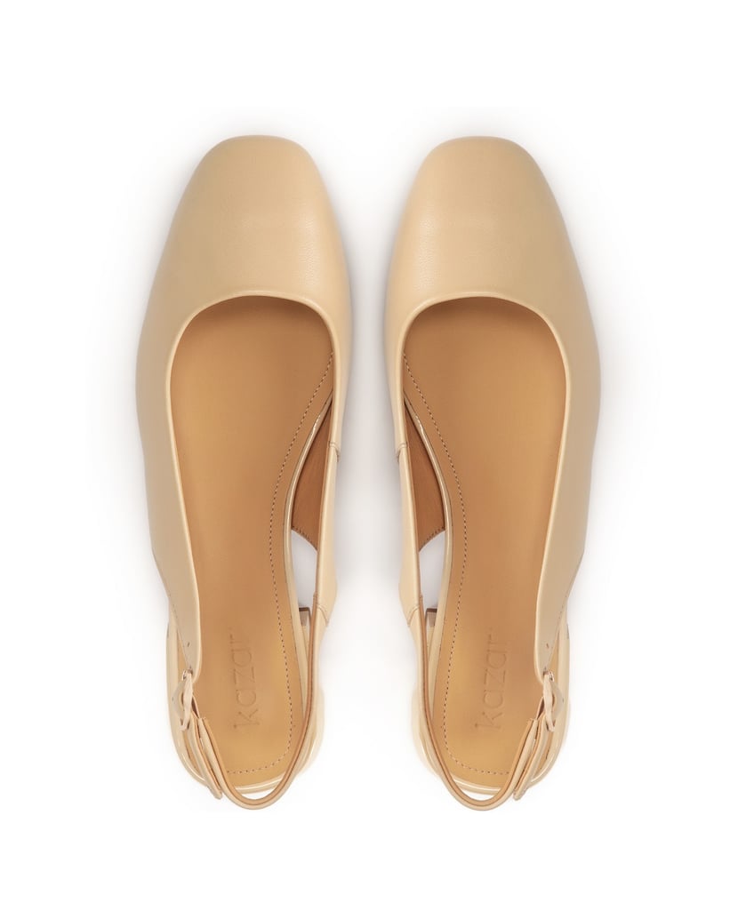 Kazar-Beigefarbene-Ballerinas-mit-Metallverzierung-an-der-Ferse-beige