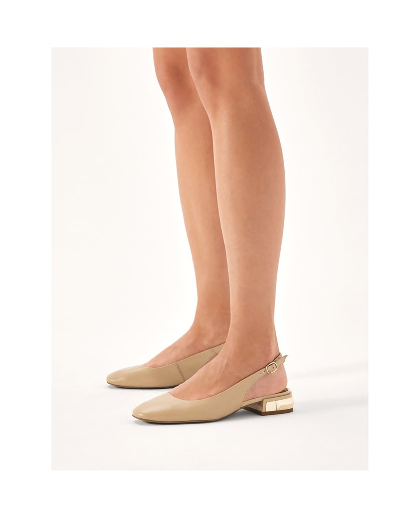 Kazar-Beigefarbene-Ballerinas-mit-Metallverzierung-an-der-Ferse-beige