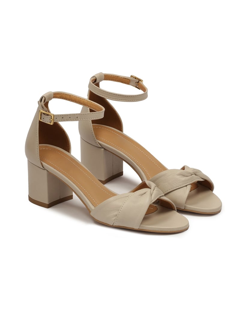 Kazar-Zeitlose-Ledersandalen-mit-überzogenem-Absatz-beige