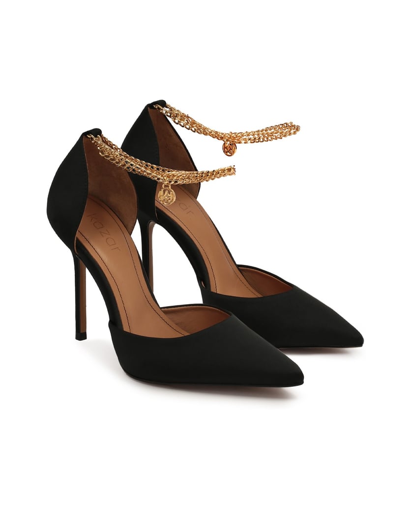 Kazar-Schwarze-Pumps-mit-Kette-um-den-Knöchel