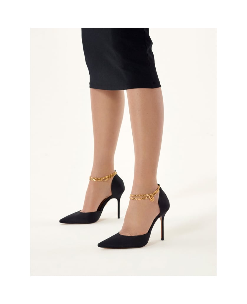 Kazar-Schwarze-Pumps-mit-Kette-um-den-Knöchel