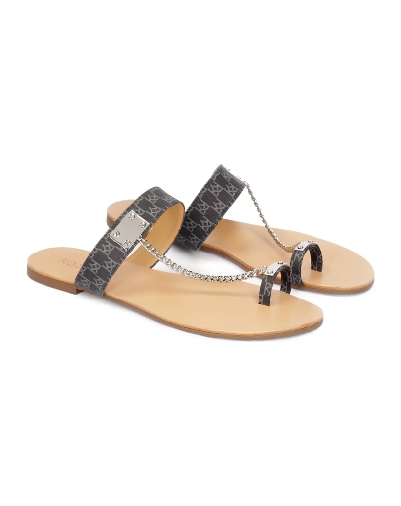 Kazar-Elegante-Pantoletten-auf-flachen-Sohlen-mit-KAZAR-Monogrammen-grau