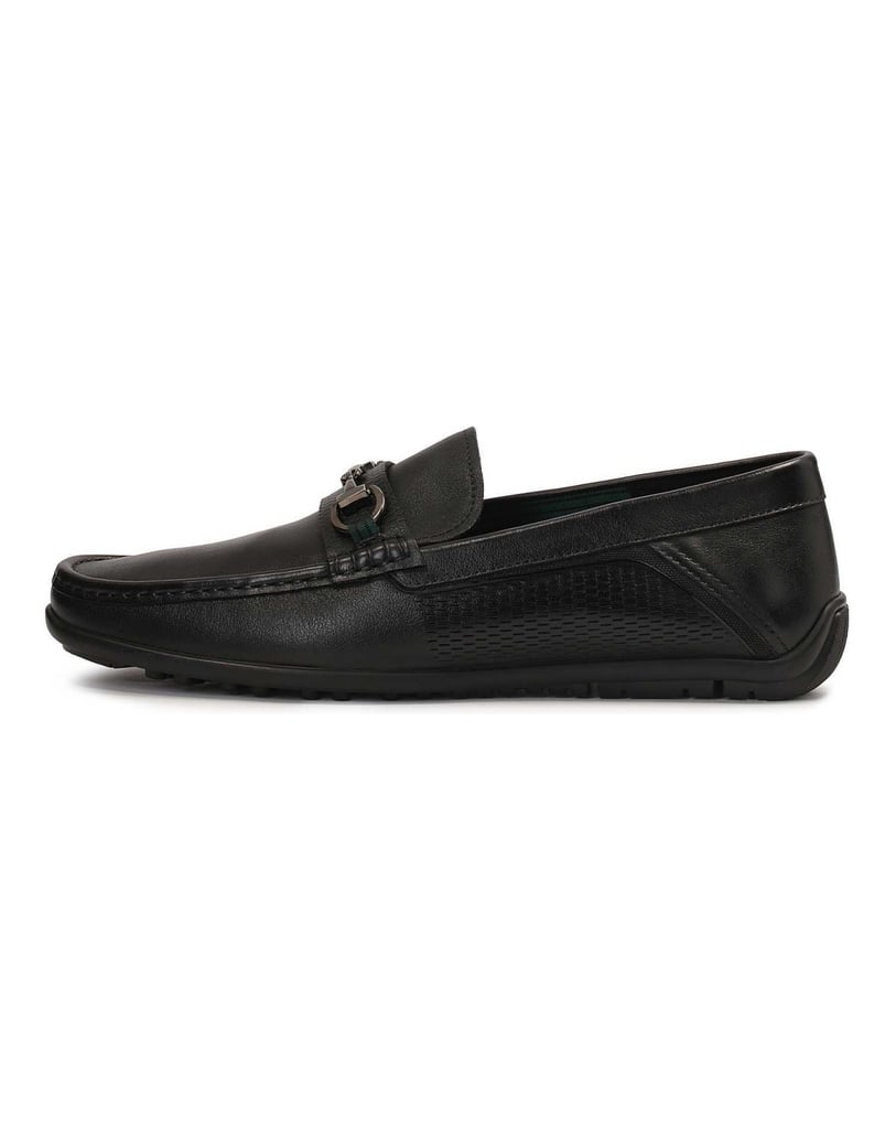 Kazar-Bequeme-schwarze-Mokassins-mit-Metallstange-schwarz
