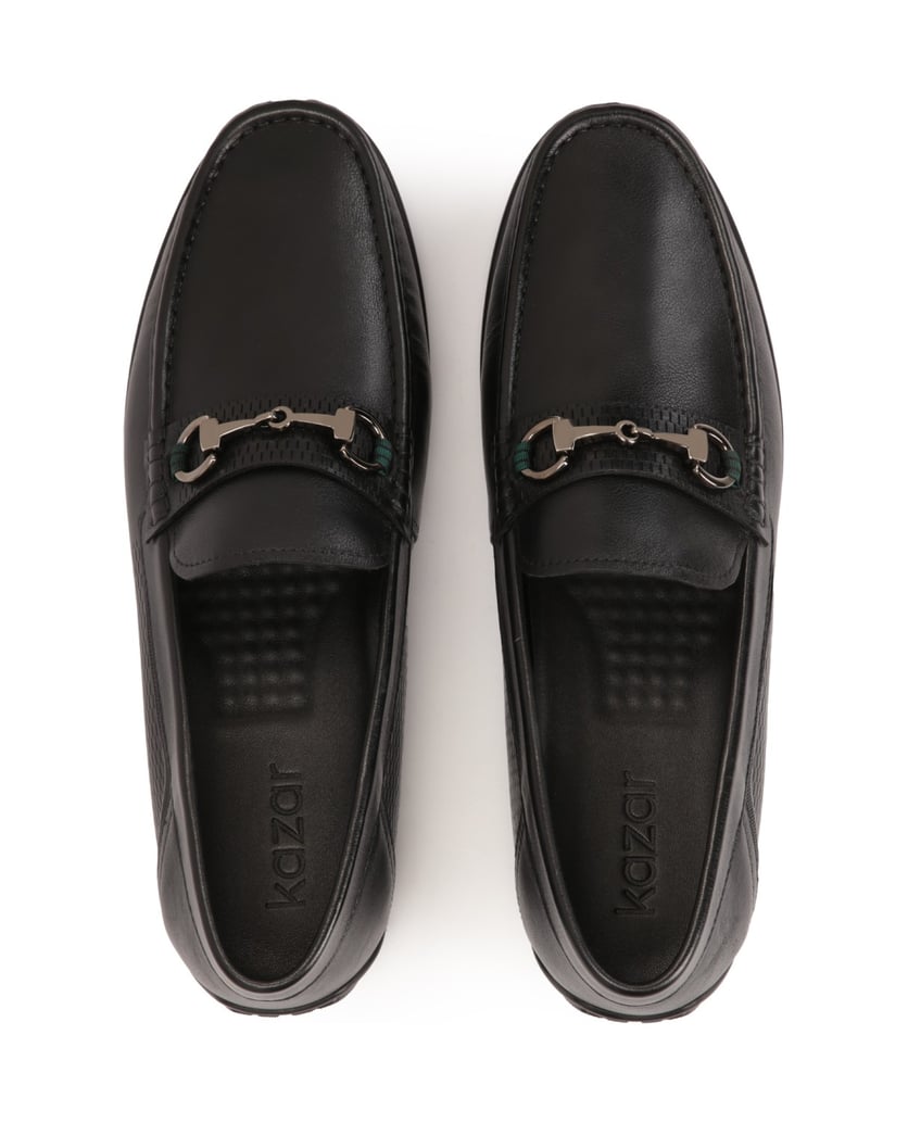 Kazar-Bequeme-schwarze-Mokassins-mit-Metallstange-schwarz