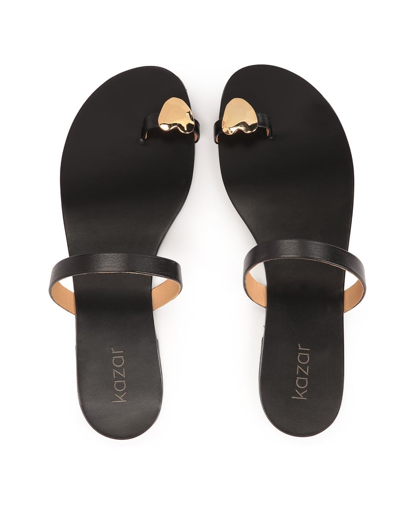Kazar-Minimalistische-schwarze-Pantoletten-auf-schwarz