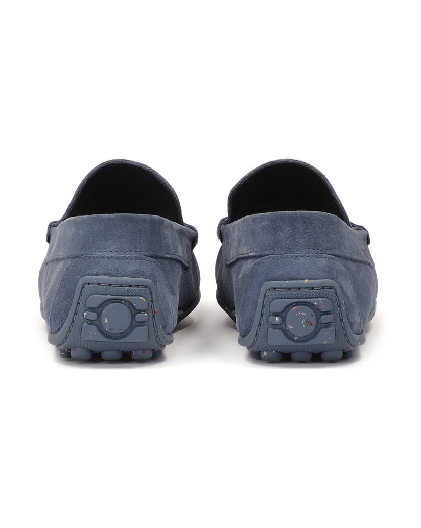 Kazar-Mokassins-aus-blauem-Wildleder-auf-einer-Gummisohle-mit-Spikes-blau