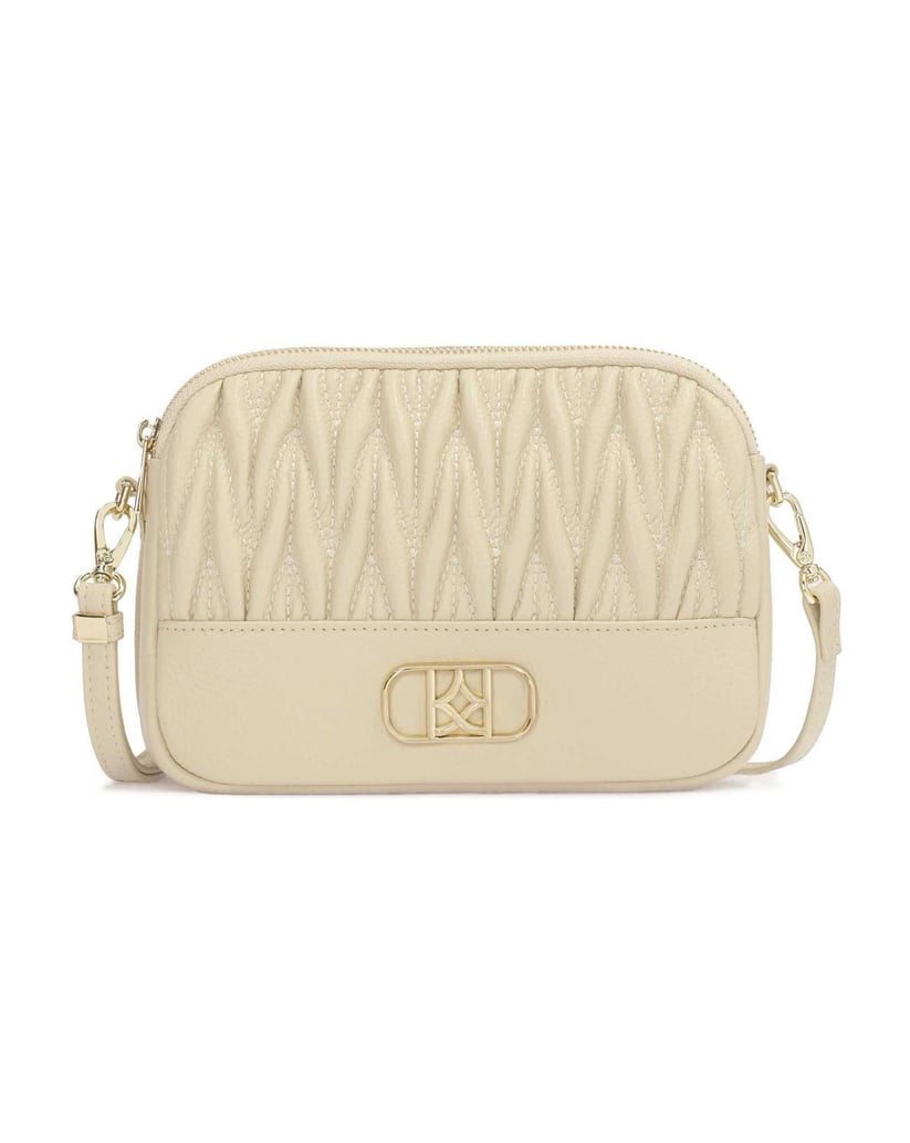 Kazar-Beigefarbene-Handtasche-mit-auffälligem-Monogramm-KAZAR-beige