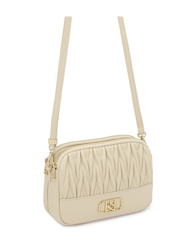Kazar-Beigefarbene-Handtasche-mit-auffälligem-Monogramm-KAZAR-beige