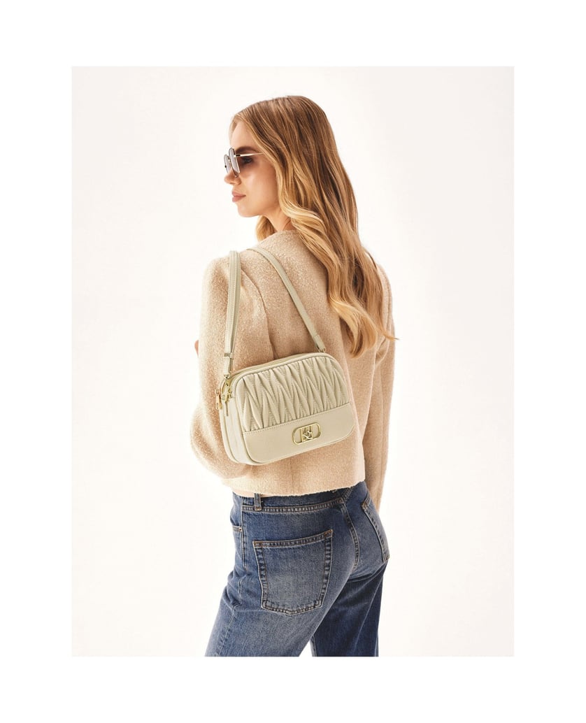 Kazar-Beigefarbene-Handtasche-mit-auffälligem-Monogramm-KAZAR-beige