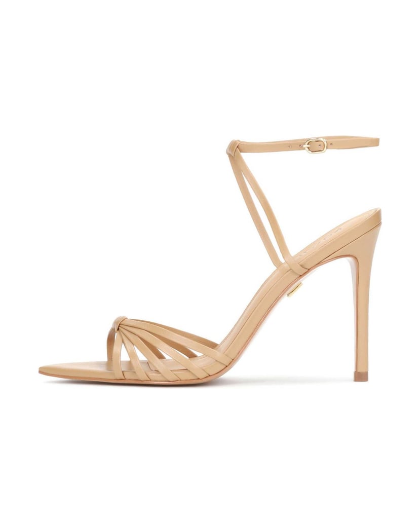Kazar-Ledersandalen-mit-einem-effektiven-Riemen-camel