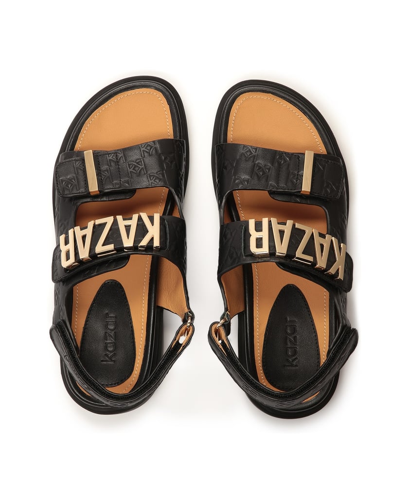 Kazar-Sandalen-mit-Schriftzug-und-Prägung-aus-Metall-schwarz