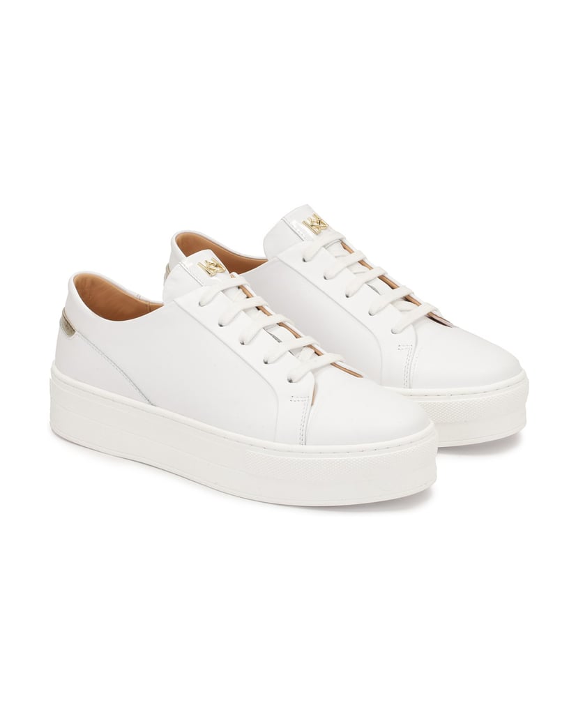 Kazar-Sneakers-aus-Leder-mit-goldenen-Elementen-weiss