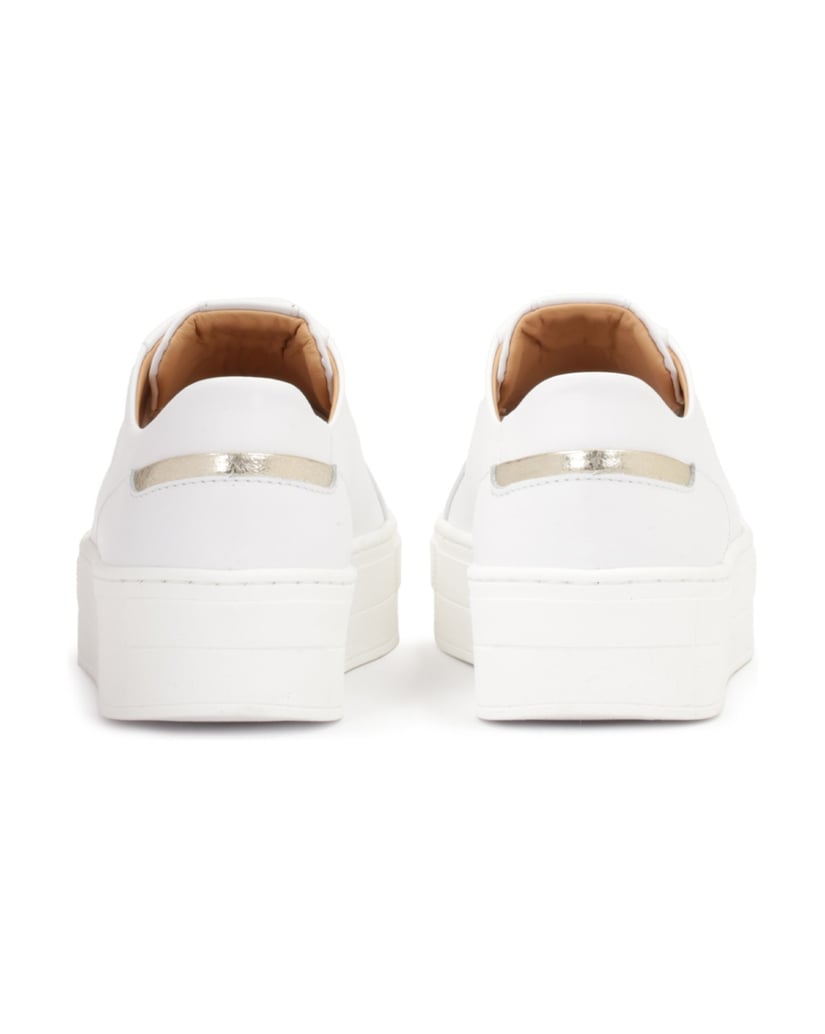 Kazar-Sneakers-aus-Leder-mit-goldenen-Elementen-weiss