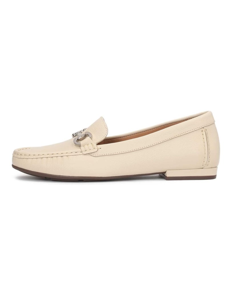 Kazar-Mokassins-aus-Leder-mit-einer-Metallklammer-beige
