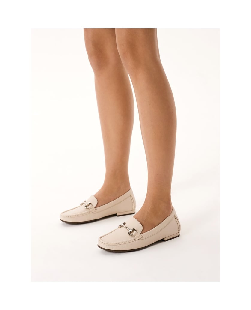 Kazar-Mokassins-aus-Leder-mit-einer-Metallklammer-beige