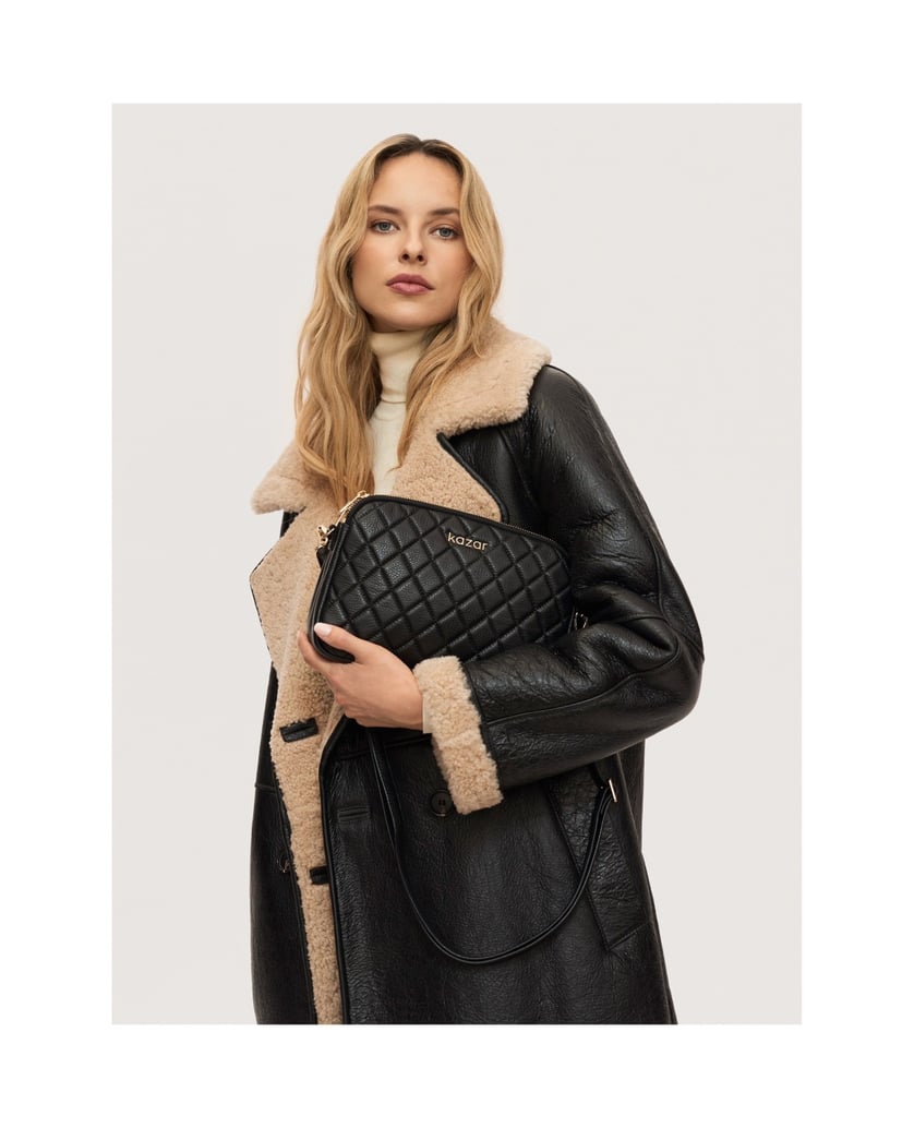 Kazar-Minimalistische-gesteppte-Tasche-aus-genarbtem-Leder-schwarz