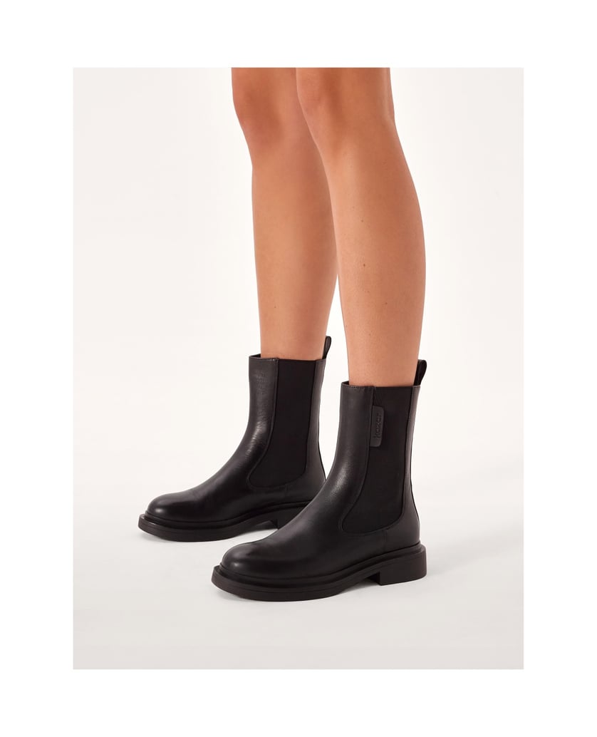 Kazar-Klassischer-Stiefel-auf-flacher-Sohle-mit-Gummieinsätzen-schwarz