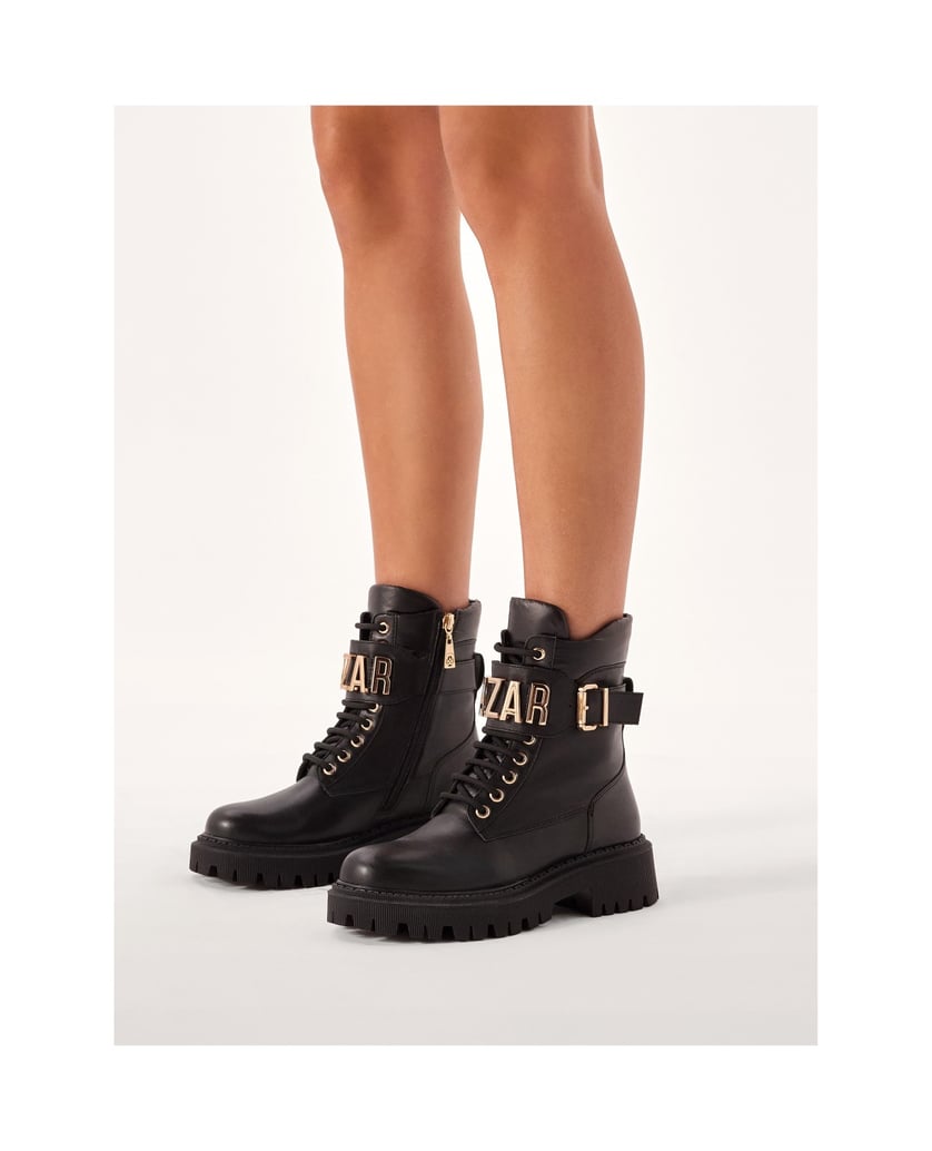 Kazar-Damenstiefel-aus-Leder-mit-Metallbeschriftung-schwarz