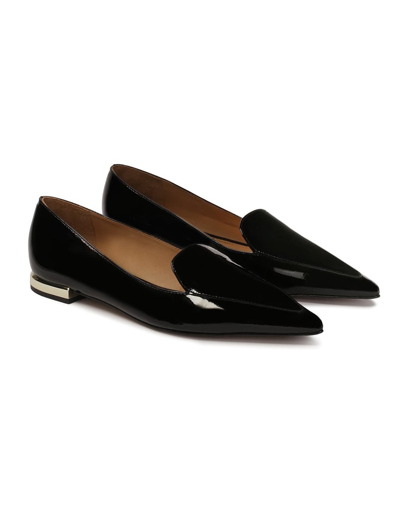 Kazar-Flache-Pumps-aus-Lackleder-mit-goldenem-Absatz-schwarz