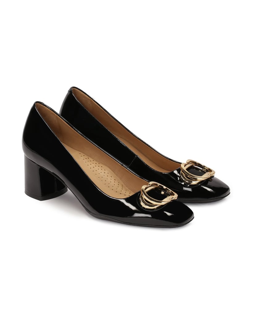 Kazar-Bequeme-Pumps-aus-Lackleder-mit-Metallakzenten-schwarz