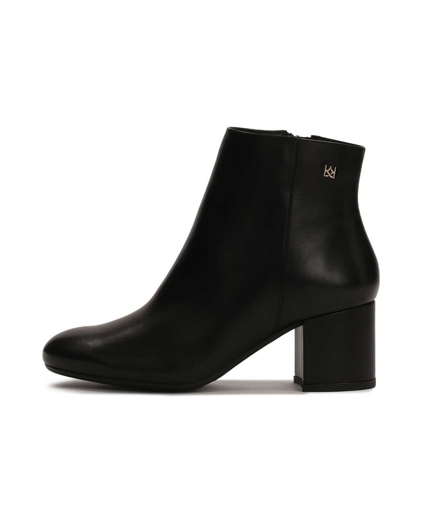 Kazar-Klassische-schwarze-Stiefel-an-einem-Pfosten-schwarz