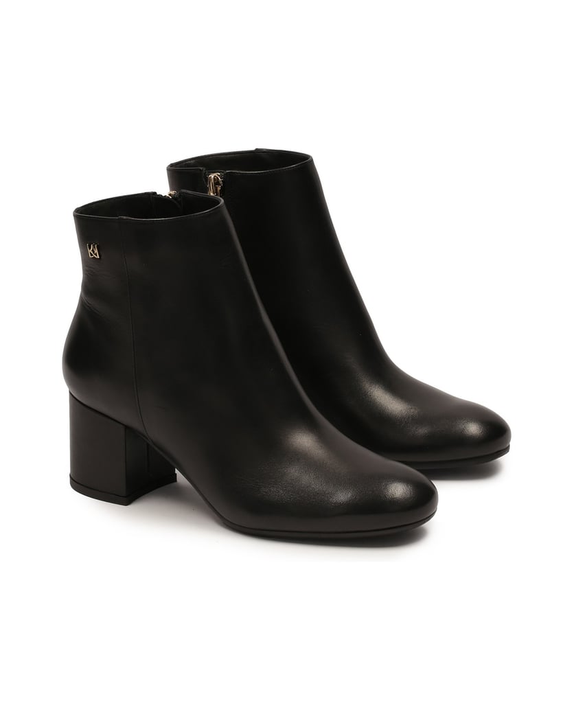 Kazar-Klassische-schwarze-Stiefel-an-einem-Pfosten-schwarz