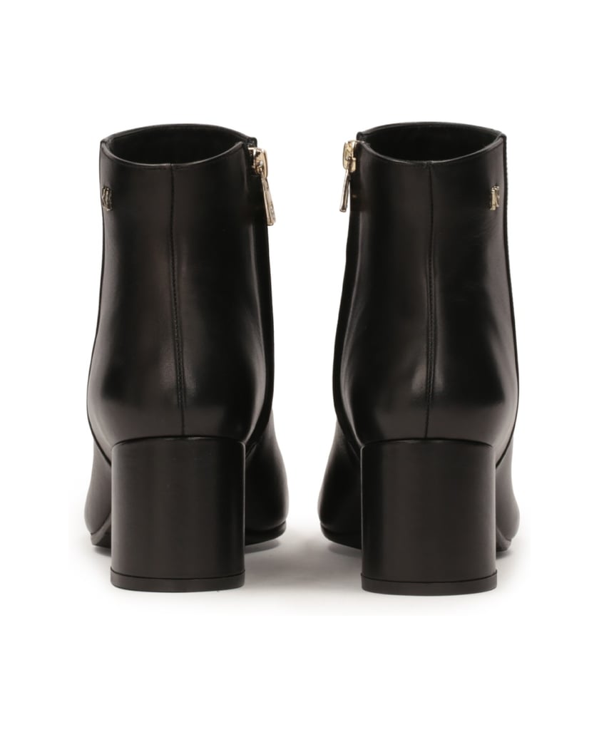 Kazar-Klassische-schwarze-Stiefel-an-einem-Pfosten-schwarz