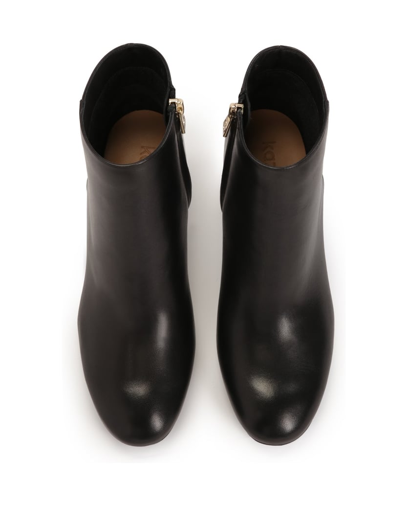 Kazar-Klassische-schwarze-Stiefel-an-einem-Pfosten-schwarz