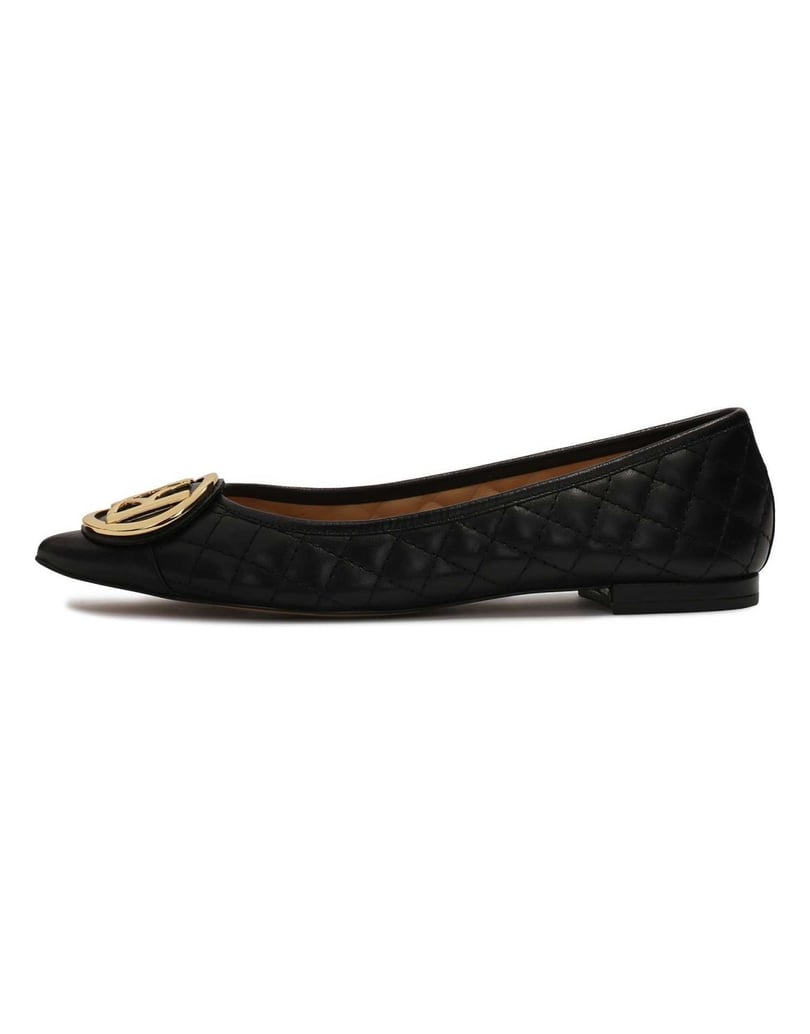 Kazar-Flache-gesteppte-Pumps-mit-Monogramm-schwarz