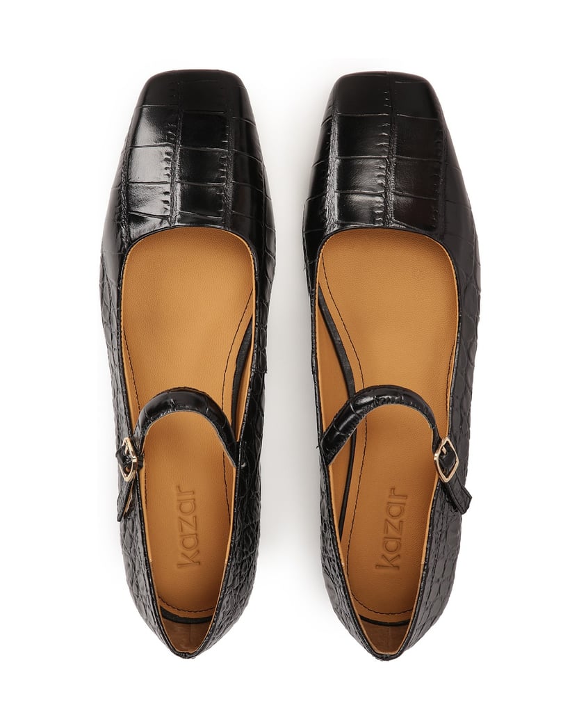 Kazar-Pumps-aus-geprägtem-Leder-mit-flacher-Sohle-schwarz