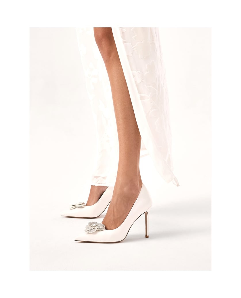 Kazar-Weiße-Lederpumps-mit-glitzernder-Blume-weiss