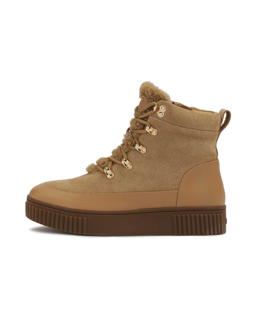 Kazar-Beige-isolierte-Wildlederstiefel-beige