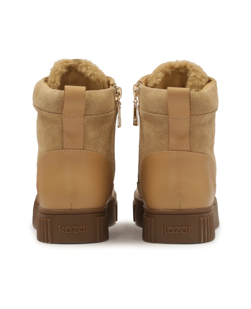 Kazar-Beige-isolierte-Wildlederstiefel-beige