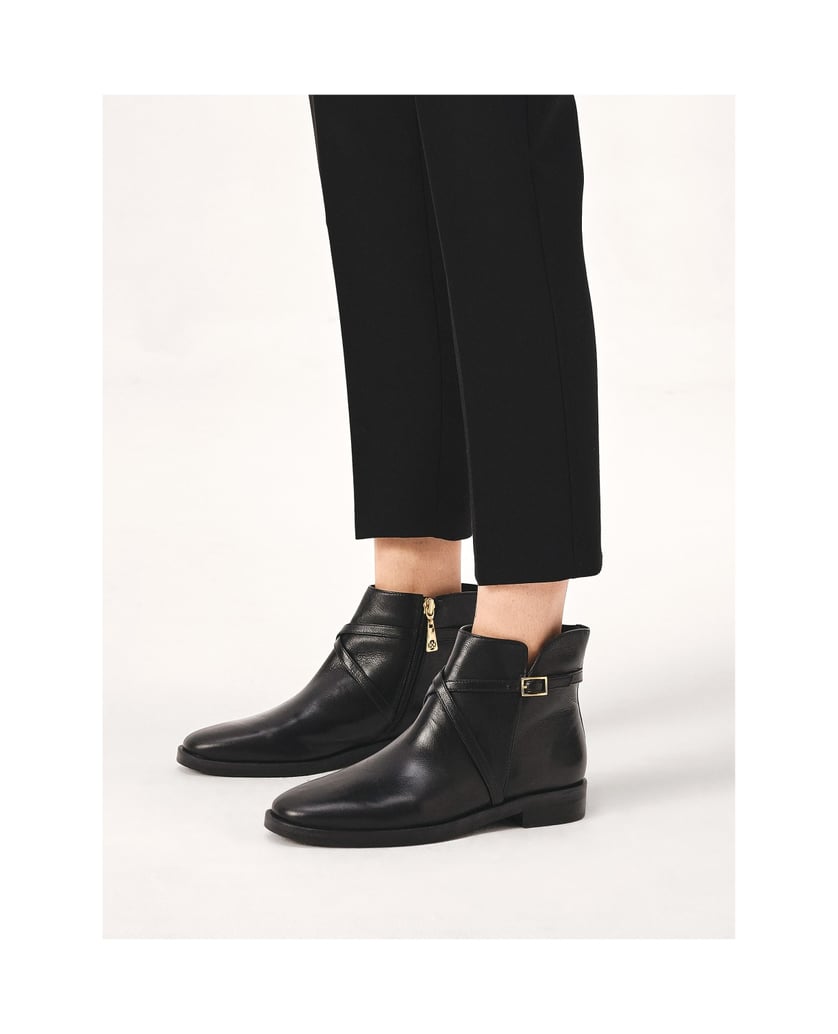 Kazar-Flache-Stiefel-mit-sich-kreuzenden-Riemen-schwarz